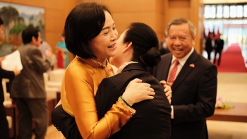 that chat tinh doan ket viet nam lao qua giao luu nghi si va huu nghi nhan dan