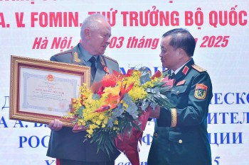 Thứ trưởng Bộ Quốc phòng Nga nhận Huân chương Hữu nghị của Bộ Quốc phòng Việt Nam