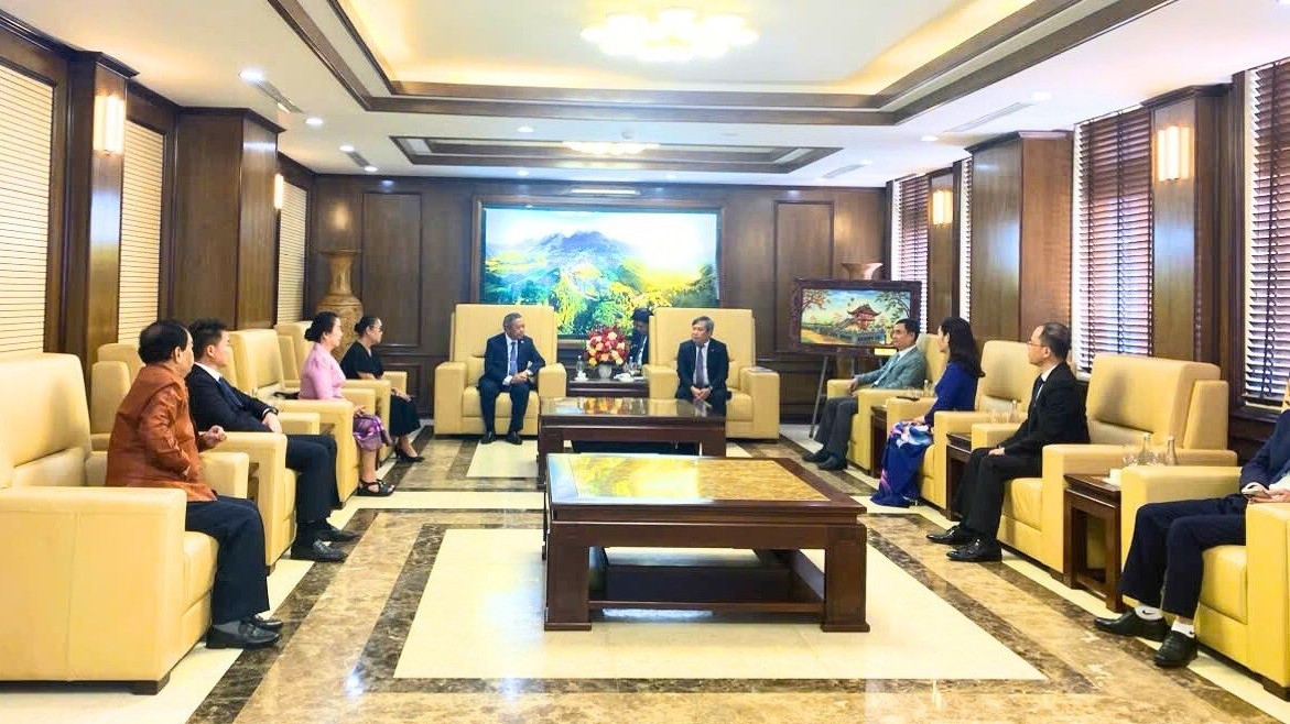 Quảng Ninh đồng hành cùng các địa phương Lào trong giáo dục và phát triển