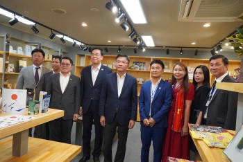 ra mat trung tam xuc tien quang ba hang viet nam tai osaka nhat ban