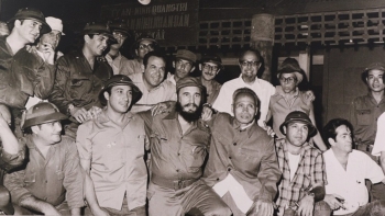 lanh tu fidel castro o quang tri vong tay cuba giua khoi lua chien tranh