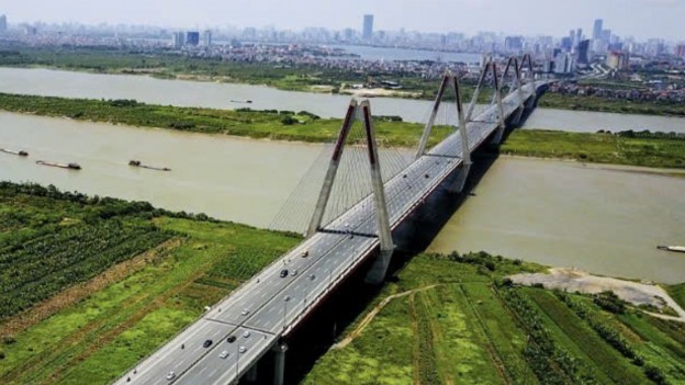 Gia hạn thời gian phân luồng giao thông phục vụ thi công cầu Nhật Tân và đường dẫn lên cầu