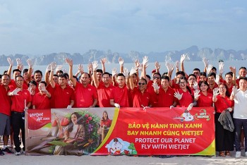 gan 600 chien binh vietjet dong loat ra quan lam sach bien ha long