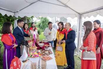 van hoa va am thuc viet nam toa sang tai thuy dien