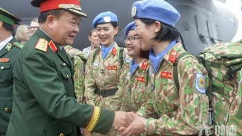 hon 200 can bo chien si len duong thuc hien nhiem vu gin giu hoa binh