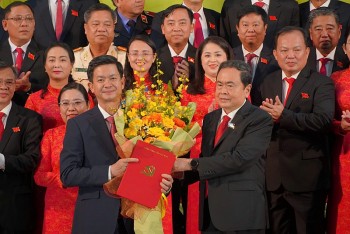 dai hoi dang bo can tho la su khoi dau day ky vong cua tu duy lanh dao moi