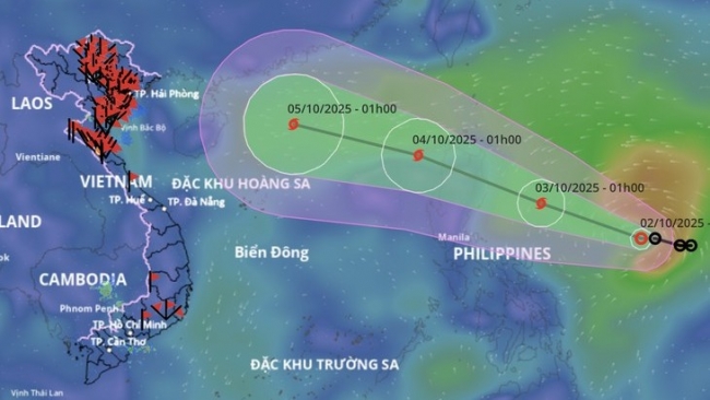 Áp thấp nhiệt đới gần Biển Đông khả năng mạnh lên thành bão