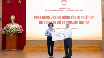 mat tran to quoc viet nam phat dong ung ho dong bao bi thiet hai boi bao so 10
