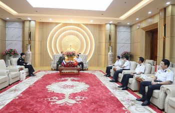 Tư lệnh Hải quân Việt Nam tiếp Tùy viên quốc phòng Liên bang Nga