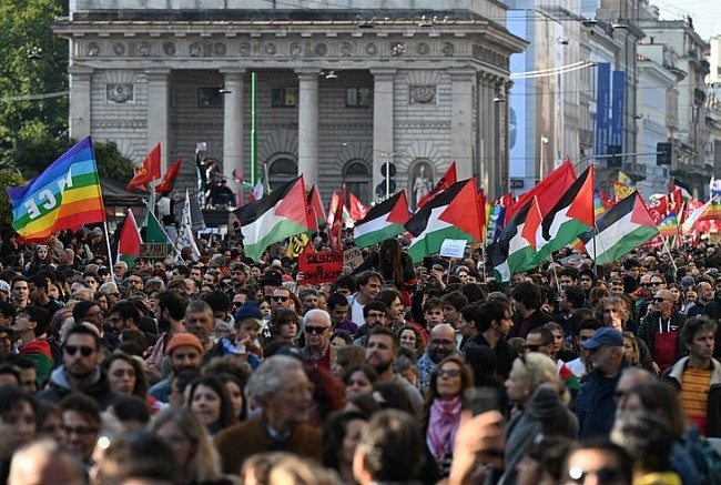 Tin quốc tế ngày 04/10: 42 tàu cứu trợ Gaza bị Israel chặn, Mỹ cân nhắc phát hành đồng xu in hình ông Trump