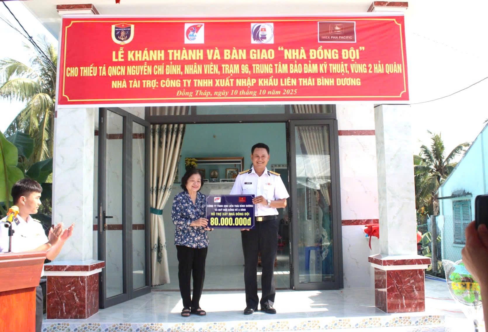 Trao Nhà đồng đội cho gia đình quân nhân có hoàn cảnh khó khăn