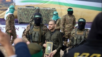 tin quoc te ngay 1410 cong dong quoc te hoan nghenh thoa thuan trao tra con tin hamas israel