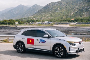 doi xang sang dien chu xe vf 8 thay quyet dinh hoan toan dung dan sau khoanh khac sinh tu