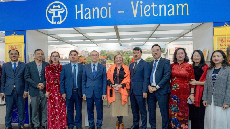 Không gian sách và văn hóa Hà Nội gây ấn tượng tại Hội sách quốc tế Frankfurt 2025