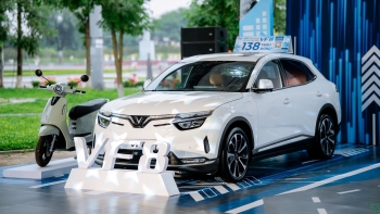 tin do xe the thao bat ngo voi vf 8 plus 402 ma luc gia lan banh chi 1 ty dong