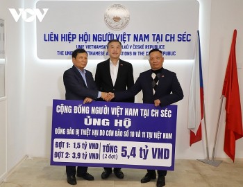 kieu bao sec ung ho dong bao trong nuoc bi thiet hai do bao