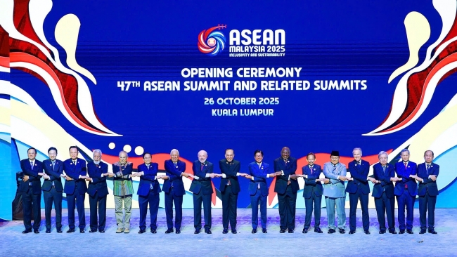 Thủ tướng dự khai mạc Hội nghị cấp cao ASEAN với "dấu mốc lịch sử"