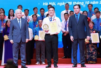 thi dua yeu nuoc dong luc doi moi sang tao cua giai cap cong nhan viet nam