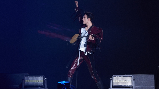 Dimash Kudaibergen: Tại sao cả thế giới “phát cuồng” trước một giọng hát?