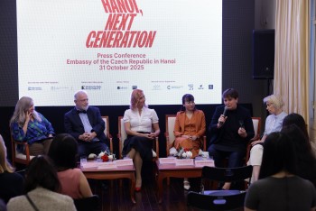 trien lam anh little hanoi the he tiep noi hanh trinh cua the he tre viet tai cong hoa sec