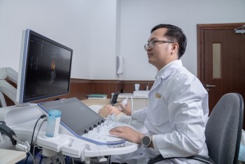 cuu song 5 thai nhi mac benh hiem vinmec di tat don dau chinh phuc ky thuat truyen mau bao thai dinh cao