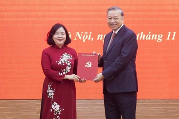 dong chi bui thi minh hoai duoc dieu dong lam bi thu dang uy mttq va cac doan the trung uong