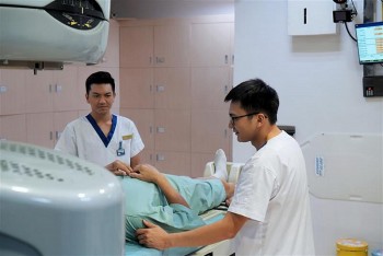 vinmec dieu tri thanh cong ung thu tien liet tuyen nho phac do xa tri moi nhat the gioi