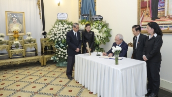 hoi huu nghi viet nam thai lan chia buon hoang thai hau vuong quoc thai lan sirikit tu tran