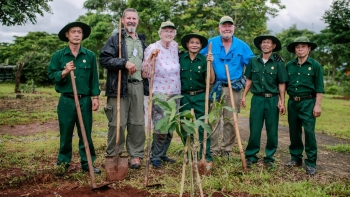 bai 2 nhung hat giong hoa binh