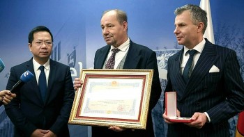 truy tang huan chuong huu nghi cho co kien truc su ba lan kazimierz kwiatkowski