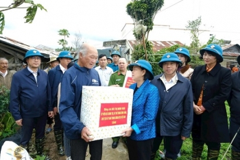 chu tich uy ban trung uong mttq viet nam bui thi minh hoai tham dong vien nguoi dan vung lu ka do