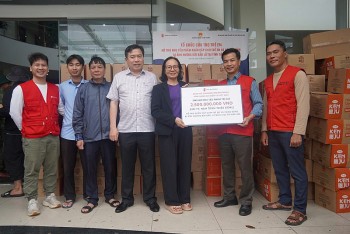 sci ho tro nhu yeu pham khan cap cho ho gia dinh bi ngap lut tai dak lak