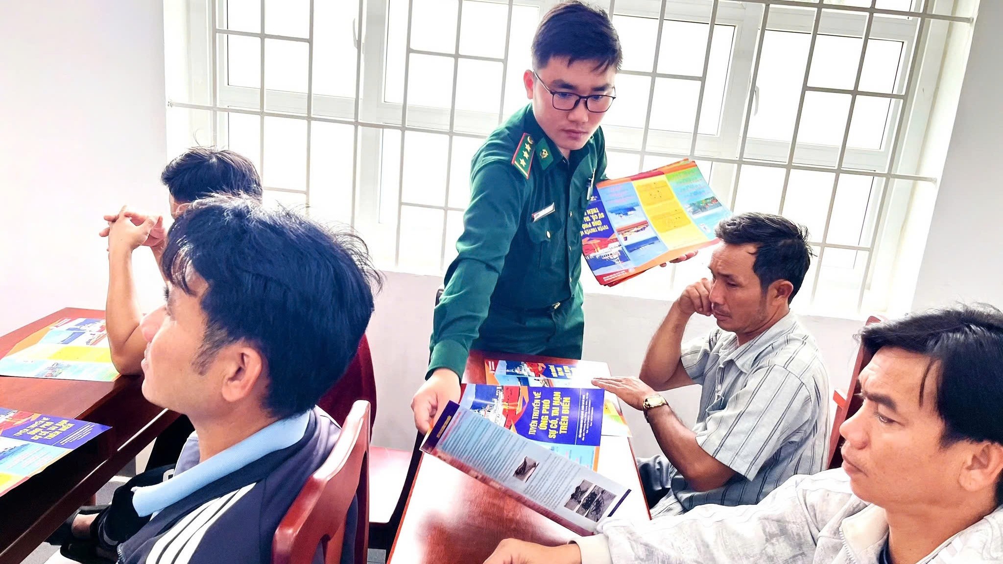 Khánh Hòa đẩy mạnh tuyên truyền, kiểm tra tàu cá chống khai thác IUU