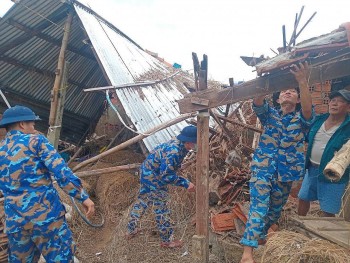 sat canh cung dan trong tam lu