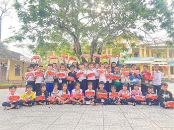 wvi ho tro cai thien an sinh ben vung cho tre em tai xa tam chung thanh hoa