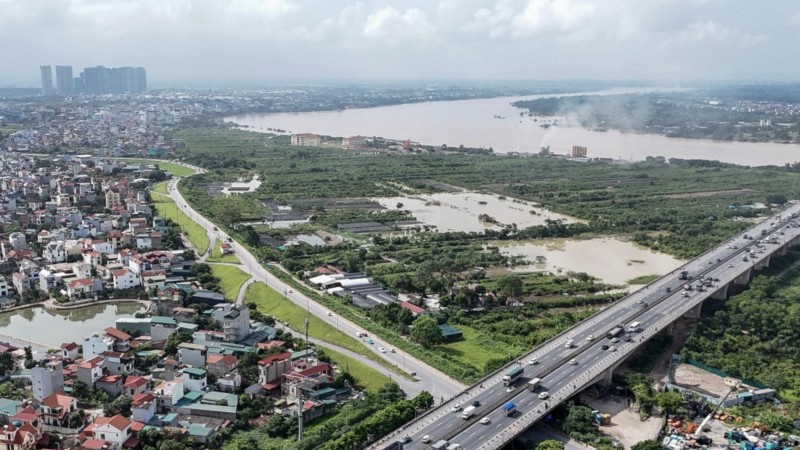 Hà Nội thúc đẩy giải phóng mặt bằng cho 7 cây cầu vượt sông Hồng