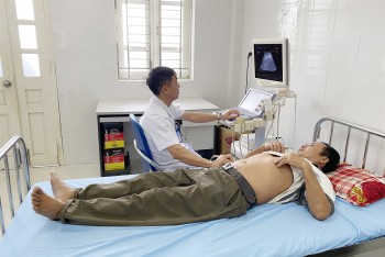 vung 5 hai quan kham benh cap thuoc mien phi cho cac gia dinh chinh sach