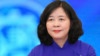 chu tich uy ban trung uong mttq viet nam chuc mung giang sinh