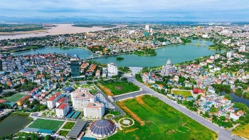 phu tho buc tranh kinh te nhieu gam mau sang