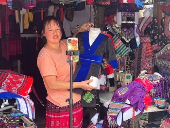 don bay giup dong bao dan toc o muong toong vuon len thoat ngheo