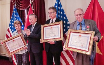 tuong nho cora va peter weiss nhung nguoi ban my thuy chung voi viet nam