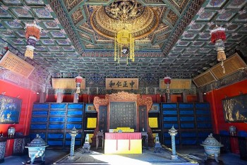 trung quo c duong tam dien trong co cung mo cua tro lai don cong chung