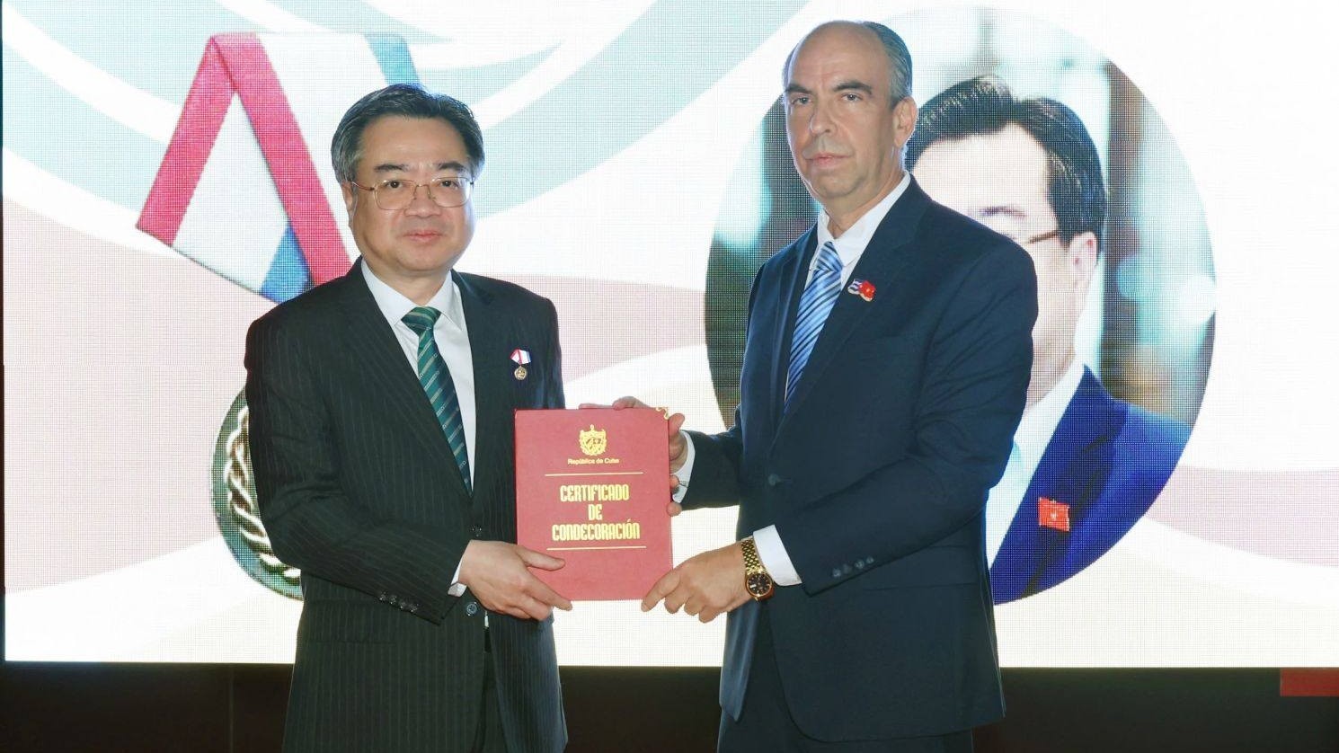 Nhà nước Cuba trao tặng Huân chương Hữu nghị cho ông Nguyễn Thanh Nghị