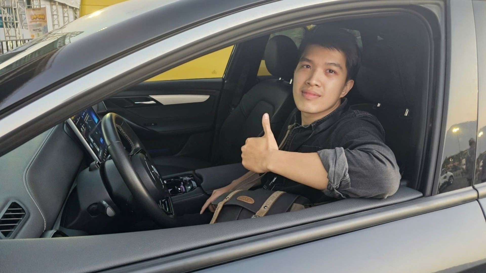 Lái thử xong, khách muốn “chốt” ngay xe điện VinFast tại VMS 2025