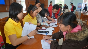 Hỗ trợ tiền mặt cho 825 hộ gia đình có trẻ em bị ảnh hưởng bởi bão, lũ tại Đà Nẵng