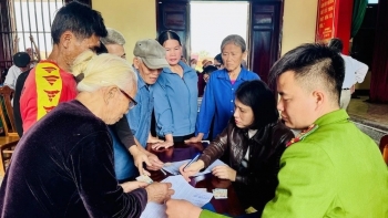 Hơn 5,88 triệu người đã nhận quà của Đảng, Nhà nước dịp Đại hội XIV và Tết Bính Ngọ 2026