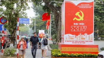 [Ảnh] Hà Nội tràn ngập sắc đỏ trước thềm Đại hội XIV của Đảng