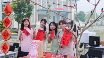 gan 700 sinh vien trai nghiem khong gian tet viet nhat 2026