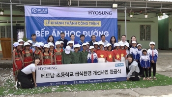 Quảng Ngãi: Trường Tiểu học Thị trấn Măng Đen có bếp ăn và nhà tắm năng lượng mặt trời