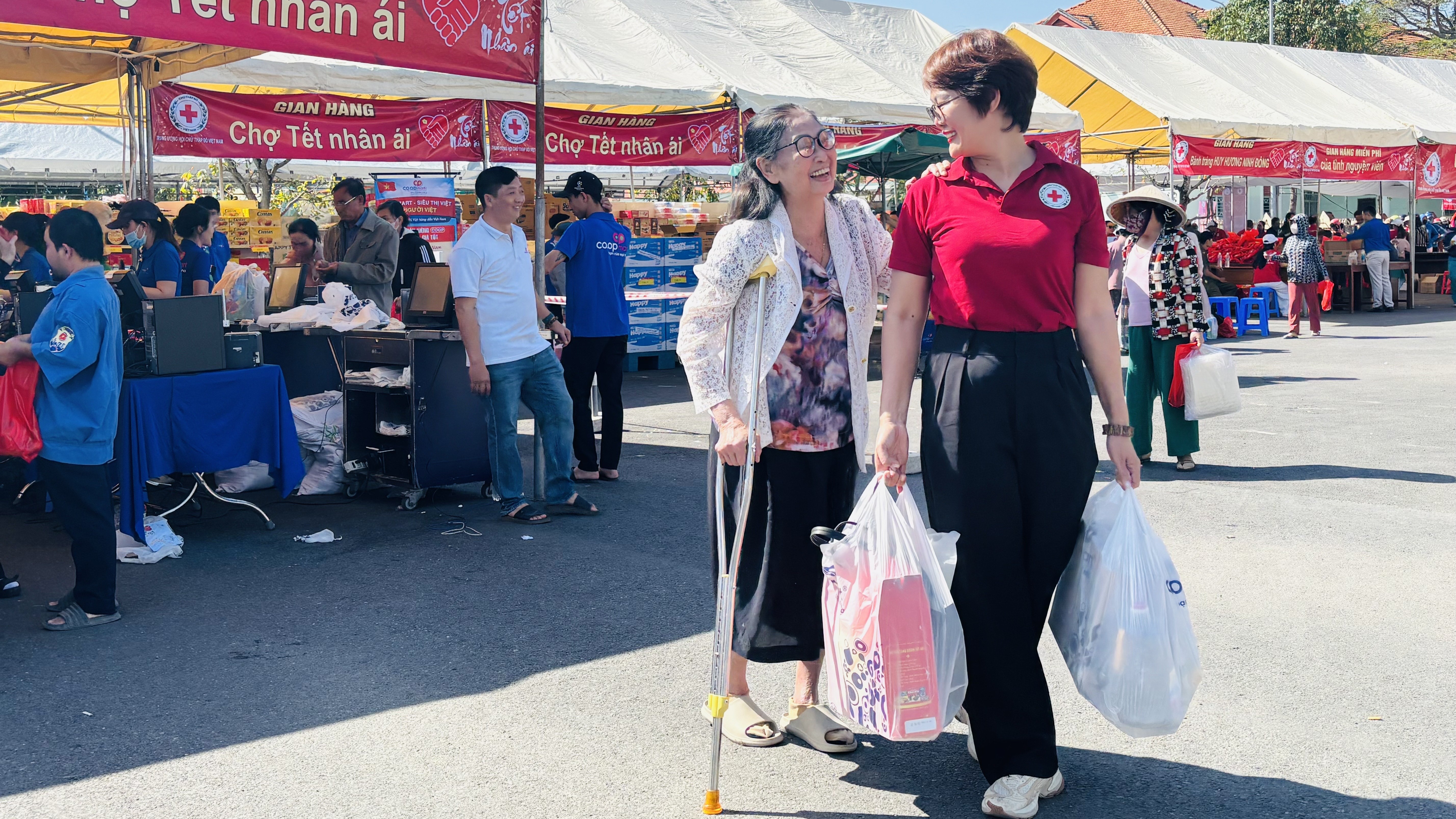 Tết vì đồng bào vùng lũ: Chăm lo Tết cho người dân Bắc Ninh, Khánh Hòa, Sơn La